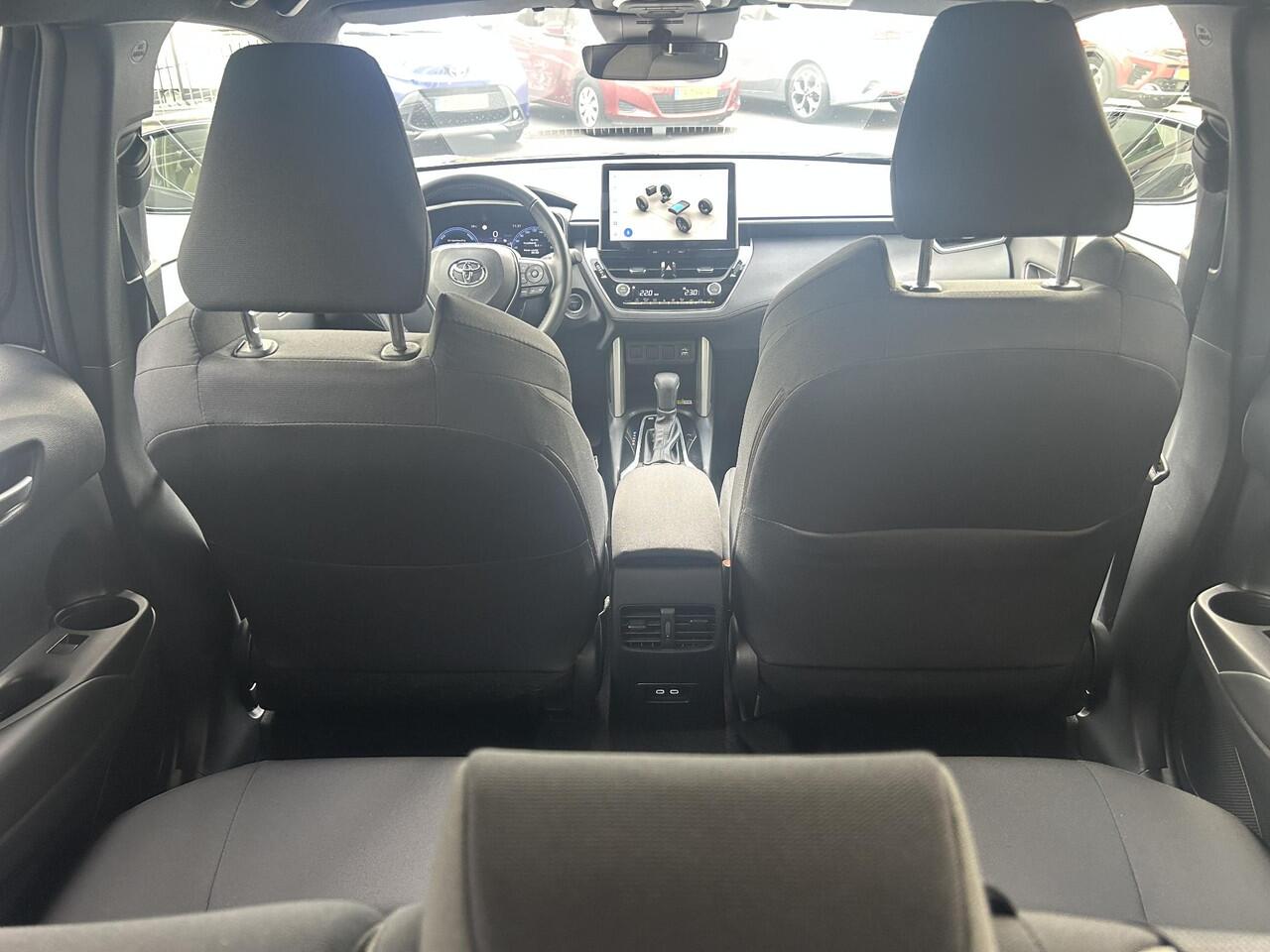 Toyota COROLLA Cross 2.0 High Power Hybrid Dynamic Navigatie, Elek. Achterklep, Smart key, Led, LMV, Privacy glass