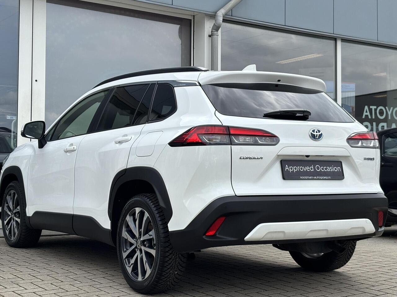 Toyota COROLLA Cross Hybrid 140 Style + Premium Pack II | Panoramadak | Half leder | Blindspot | Stoelverwarming | Parkeerhulp voor en achter | Toyota garantie tot 2034!