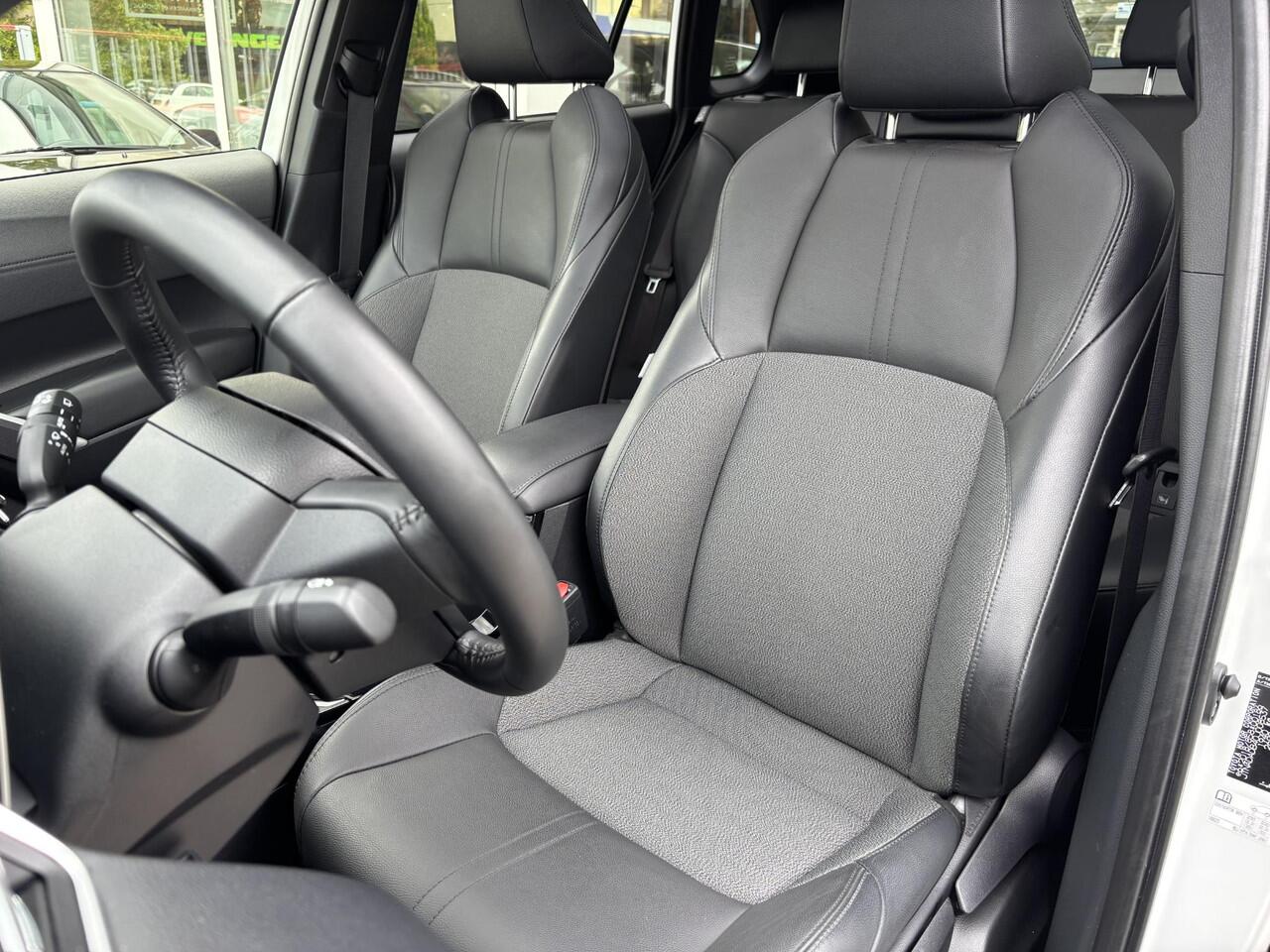 Toyota COROLLA Cross Hybrid 140 Style + Premium Pack II | Panoramadak | Half leder | Blindspot | Stoelverwarming | Parkeerhulp voor en achter | Toyota garantie tot 2034!