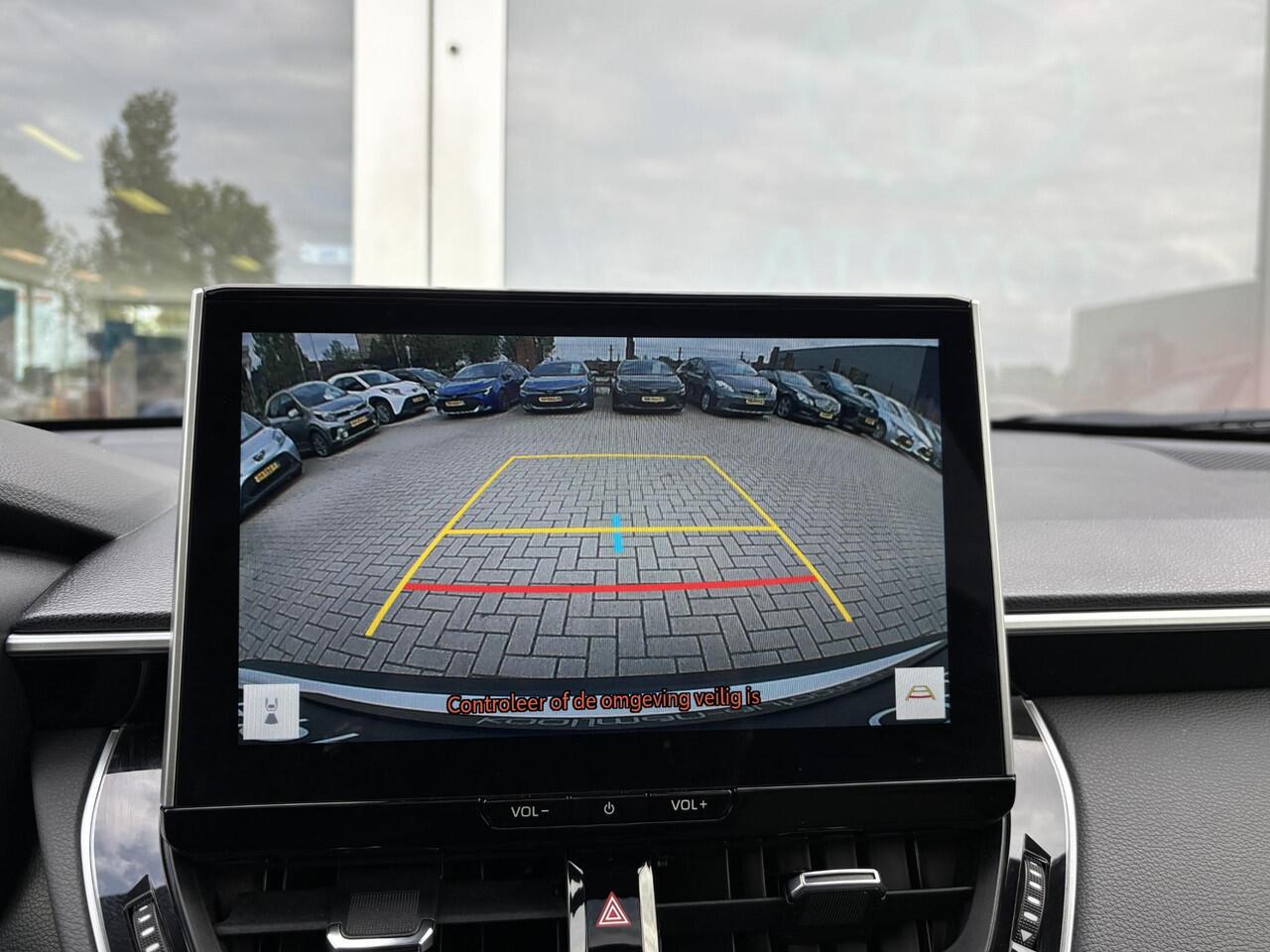 Toyota COROLLA Cross Hybrid 140 Style + Premium Pack II | Panoramadak | Half leder | Blindspot | Stoelverwarming | Parkeerhulp voor en achter | Toyota garantie tot 2034!