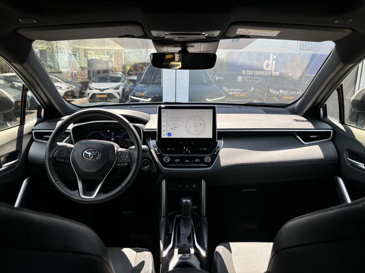 Toyota COROLLA Cross Style 140 | All seasonbanden | Panoramadak | Half leder | Stoelverwarming | Parkeerhulp voor en achter | Toyota garantie tot 2034!