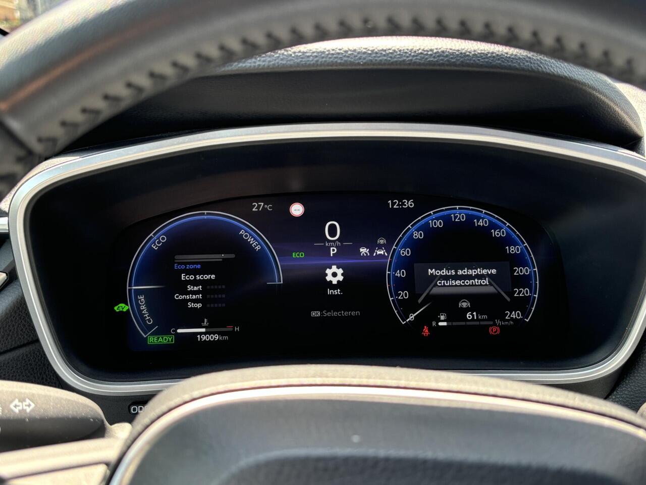 Toyota COROLLA Cross Style 140 | All seasonbanden | Panoramadak | Half leder | Stoelverwarming | Parkeerhulp voor en achter | Toyota garantie tot 2034!