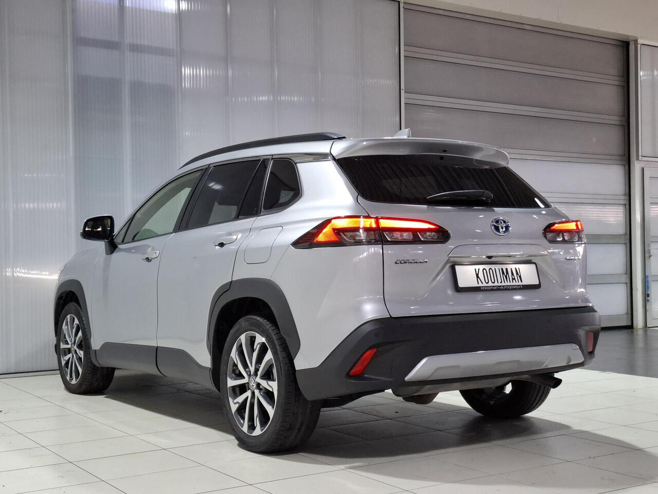 Toyota COROLLA Cross Hybrid 200 Style | Panoramadak | Half lederen bekleding | Dealer onderhouden |