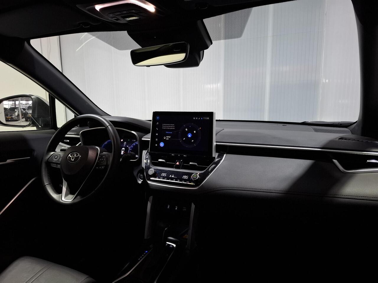 Toyota COROLLA Cross Hybrid 200 Style | Panoramadak | Half lederen bekleding | Dealer onderhouden |