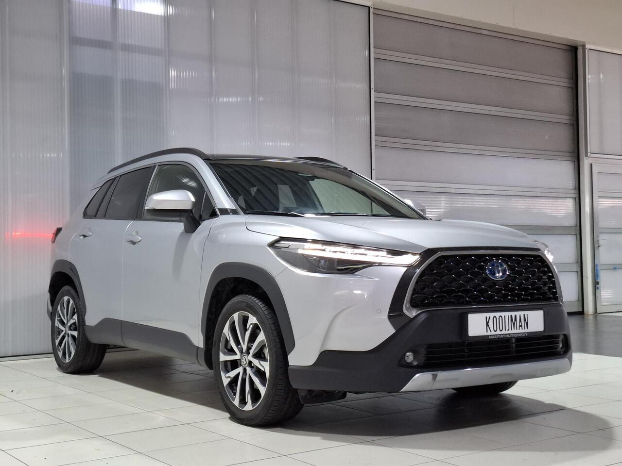 Toyota COROLLA Cross Hybrid 200 Style | Panoramadak | Half lederen bekleding | Dealer onderhouden |