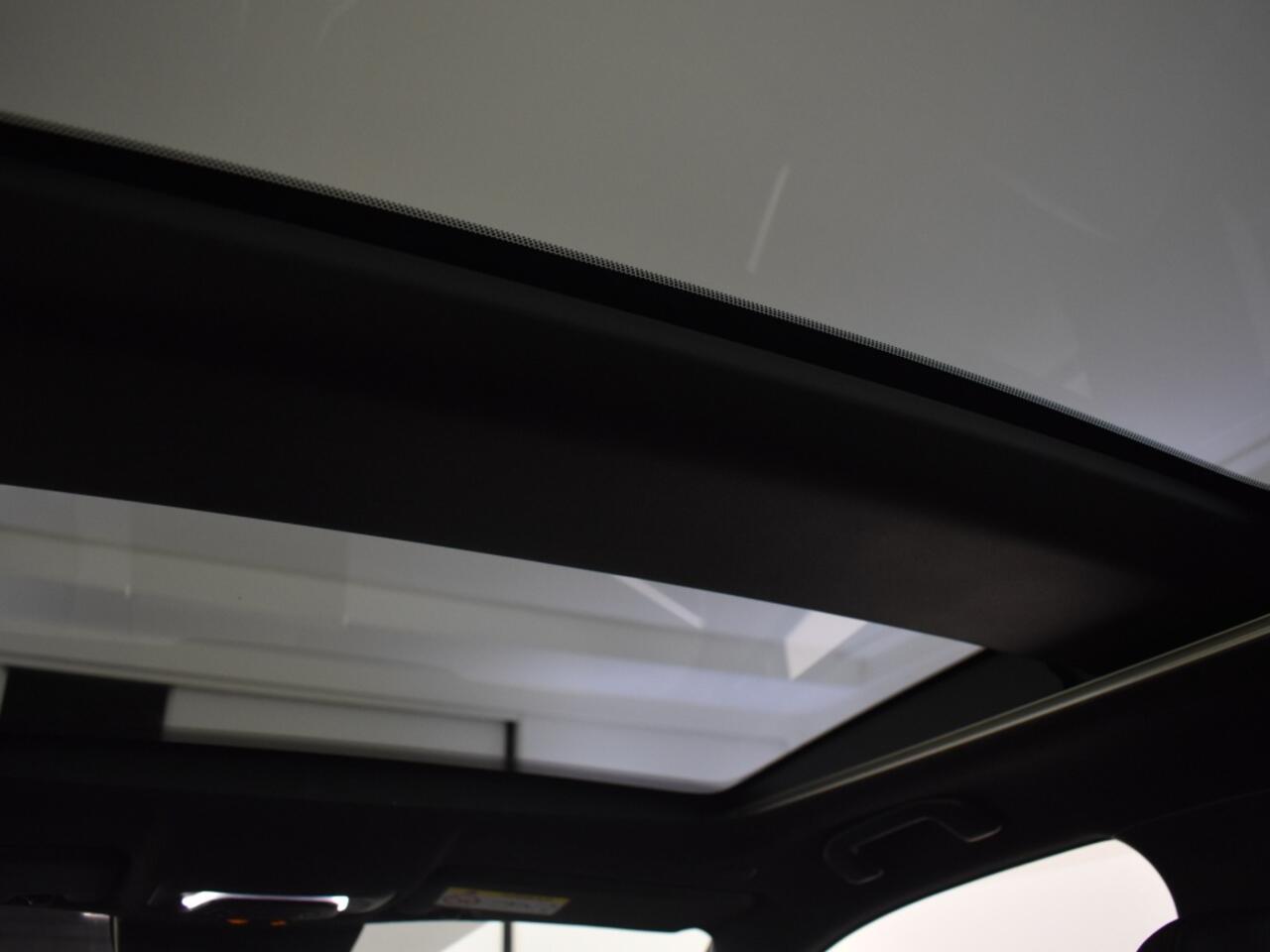 Toyota COROLLA Hybrid 140 Style | Panormadak | Stoelverwarming | Parkeersensore