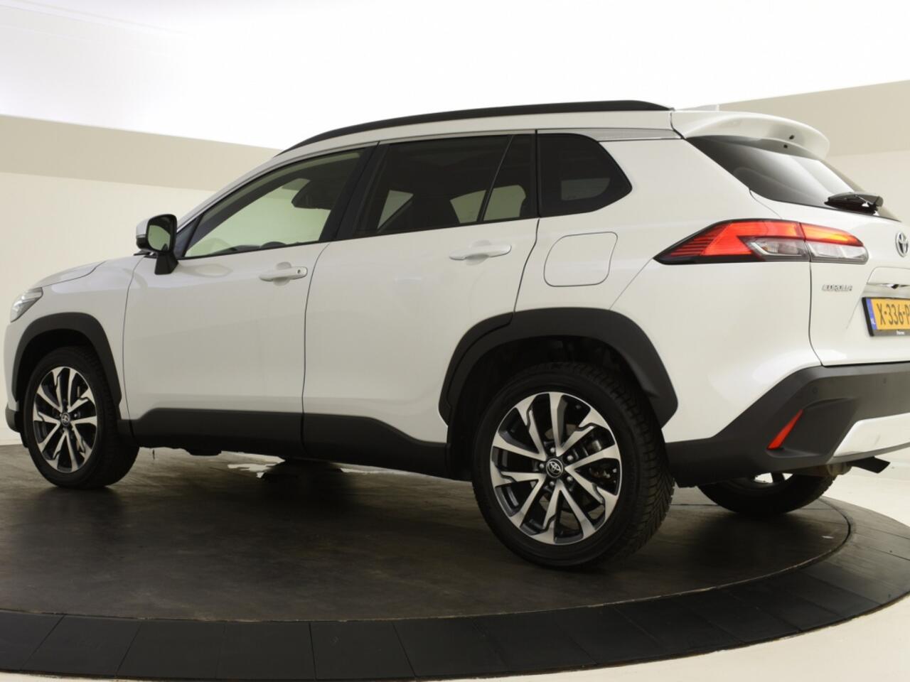 Toyota COROLLA Hybrid 140 Style | Panormadak | Stoelverwarming | Parkeersensore