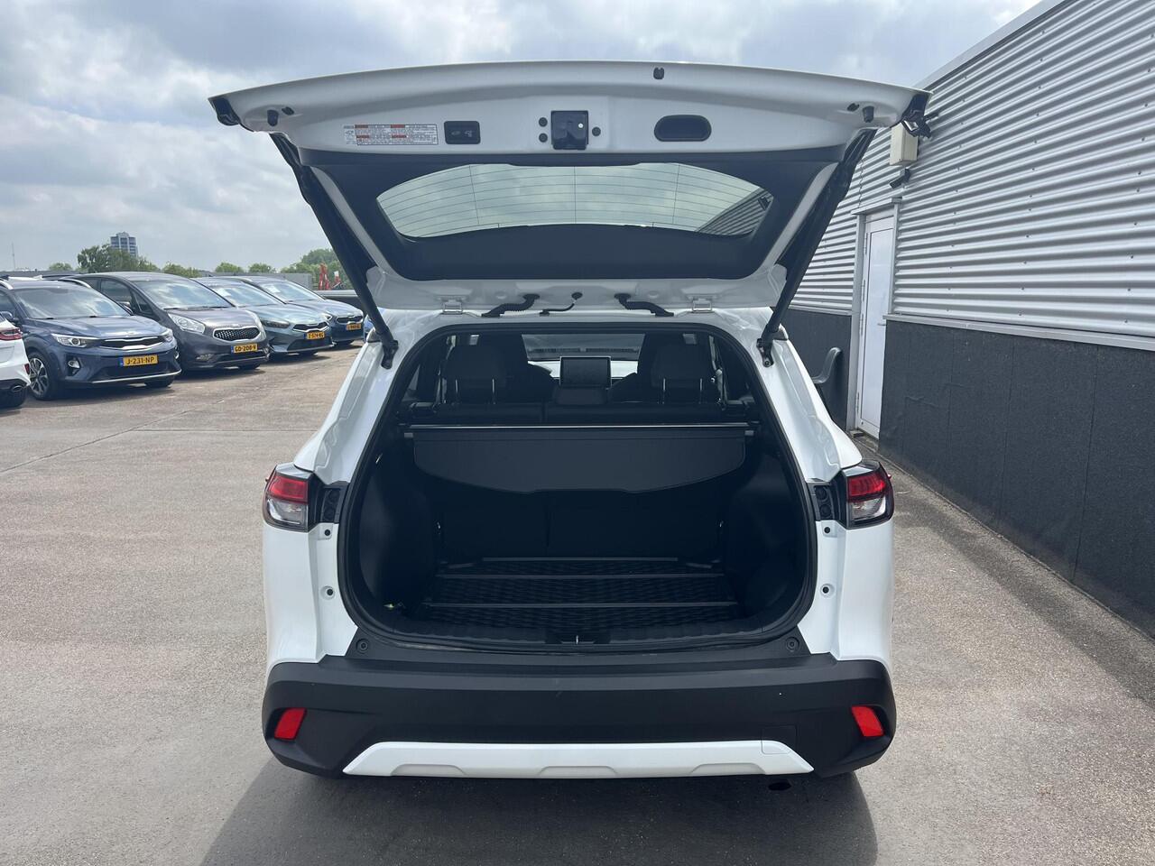 Toyota COROLLA Cross Hybrid 200 Dynamic MEERDERE KLEUREN LEVERBAAR! Navigatie, Elektrische achterklep, Achteruitrijcamera, LM velgen, Privacy glass, smart Key, All-season banden