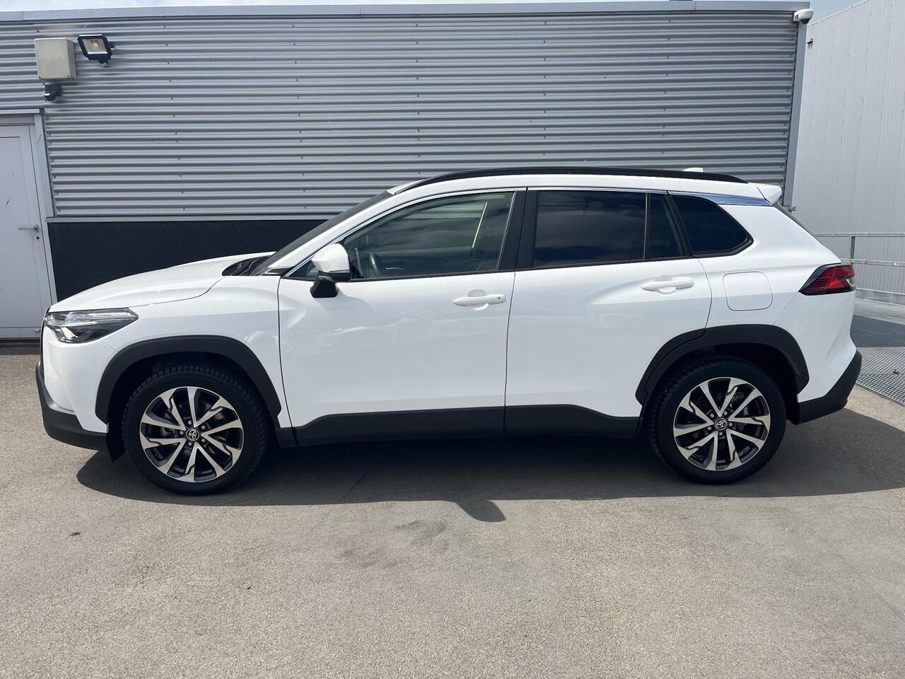 Toyota COROLLA Cross Hybrid 200 Dynamic MEERDERE KLEUREN LEVERBAAR! Navigatie, Elektrische achterklep, Achteruitrijcamera, LM velgen, Privacy glass, smart Key, All-season banden