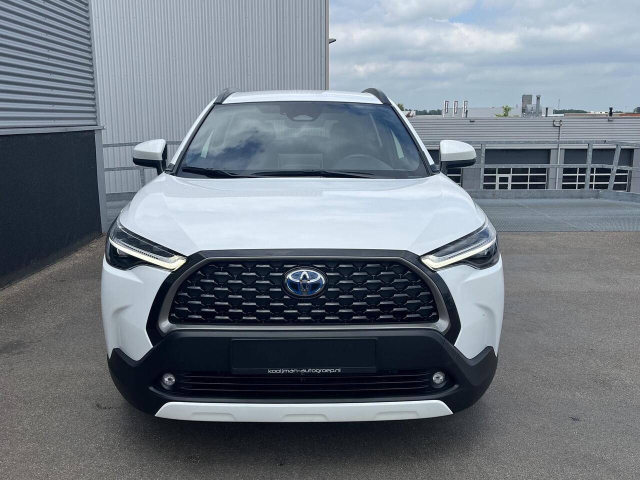 Toyota COROLLA Cross Hybrid 200 Dynamic MEERDERE KLEUREN LEVERBAAR! Navigatie, Elektrische achterklep, Achteruitrijcamera, LM velgen, Privacy glass, smart Key, All-season banden