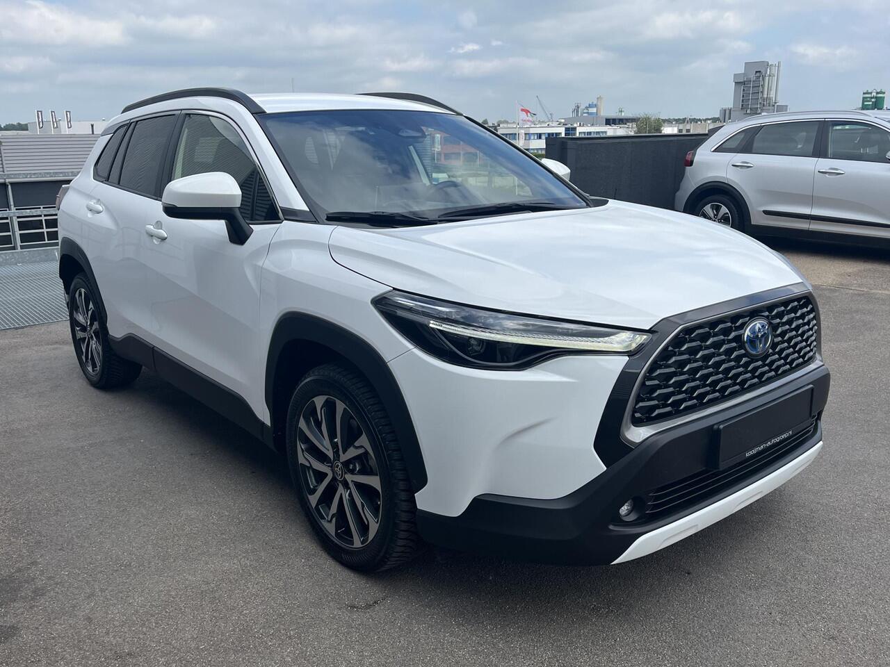 Toyota COROLLA Cross Hybrid 200 Dynamic MEERDERE KLEUREN LEVERBAAR! Navigatie, Elektrische achterklep, Achteruitrijcamera, LM velgen, Privacy glass, smart Key, All-season banden