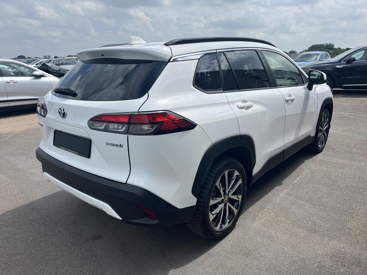 Toyota COROLLA Cross Hybrid 200 Dynamic MEERDERE KLEUREN LEVERBAAR! Navigatie, Elektrische achterklep, Achteruitrijcamera, LM velgen, Privacy glass, smart Key, All-season banden