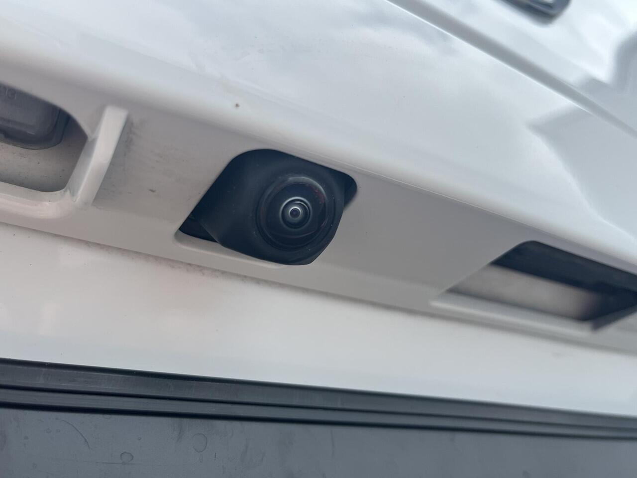 Toyota COROLLA Cross Hybrid 200 Dynamic MEERDERE KLEUREN LEVERBAAR! Navigatie, Elektrische achterklep, Achteruitrijcamera, LM velgen, Privacy glass, smart Key, All-season banden