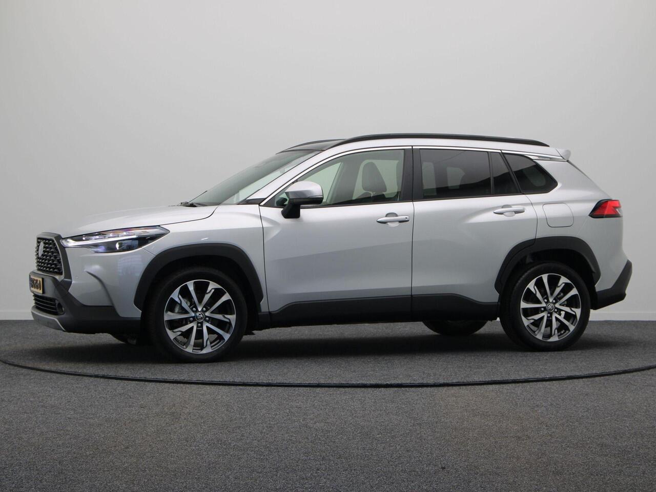 Toyota COROLLA Cross Hybrid 140 Style + Premium Pack II | 10 Jaar Garantie! | Stoelverwarming | Apple Carplay & Android Auto | Panoramadak |