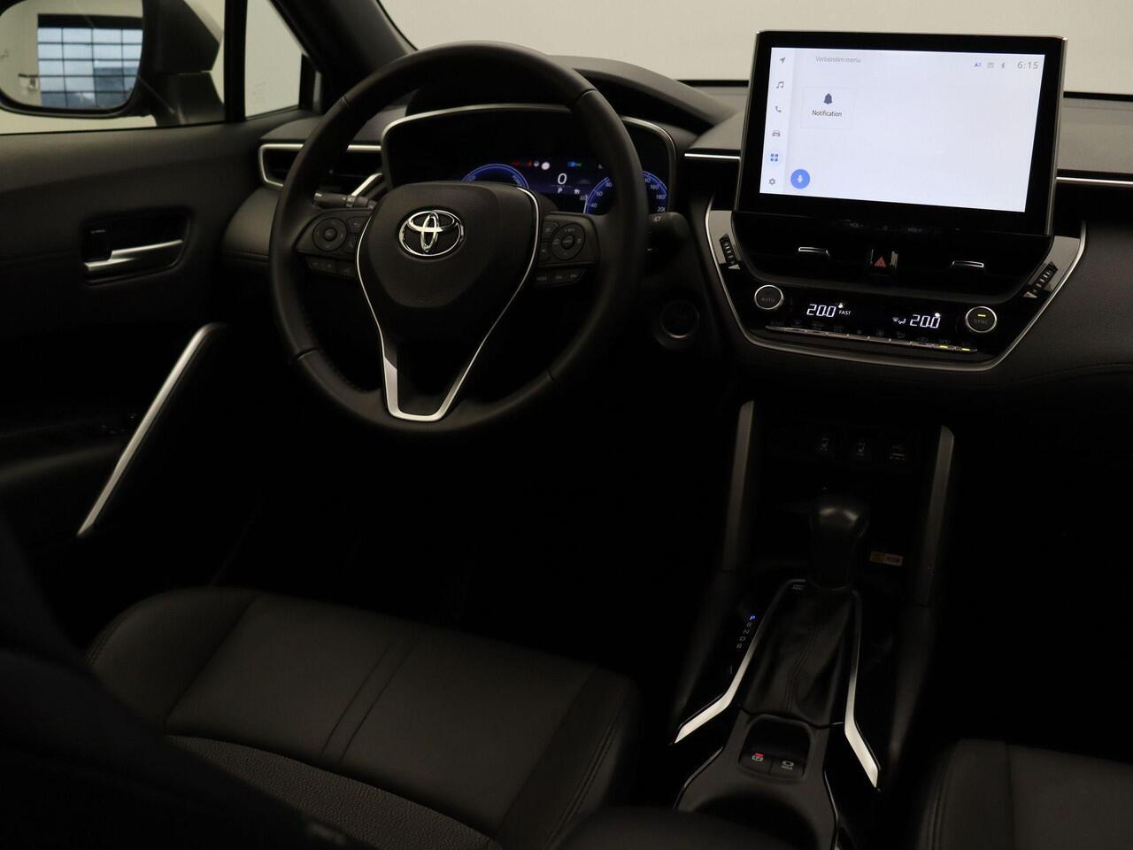 Toyota COROLLA Cross Hybrid 140 Style + Premium Pack II | 10 Jaar Garantie! | Stoelverwarming | Apple Carplay & Android Auto | Panoramadak |
