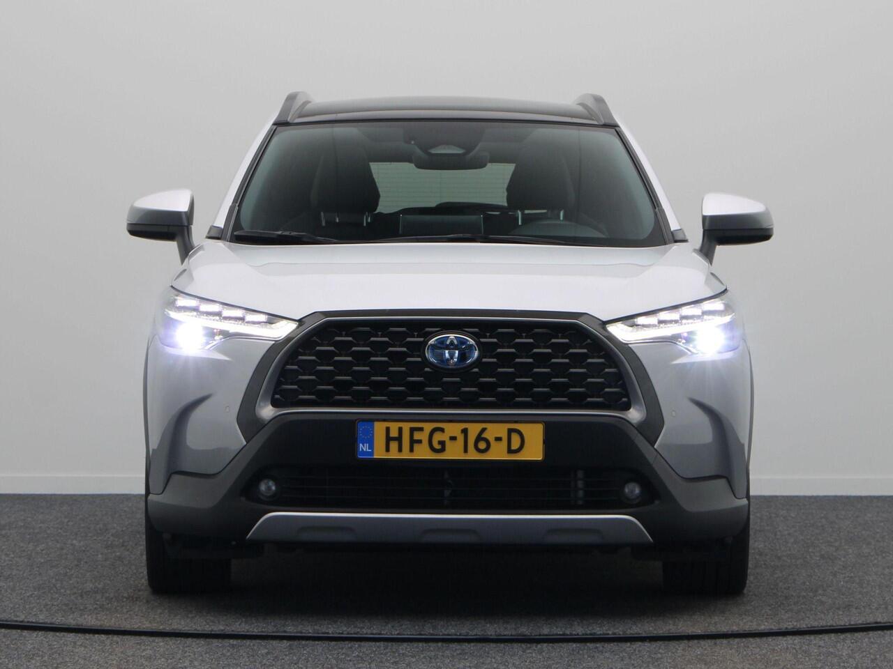 Toyota COROLLA Cross Hybrid 140 Style + Premium Pack II | 10 Jaar Garantie! | Stoelverwarming | Apple Carplay & Android Auto | Panoramadak |