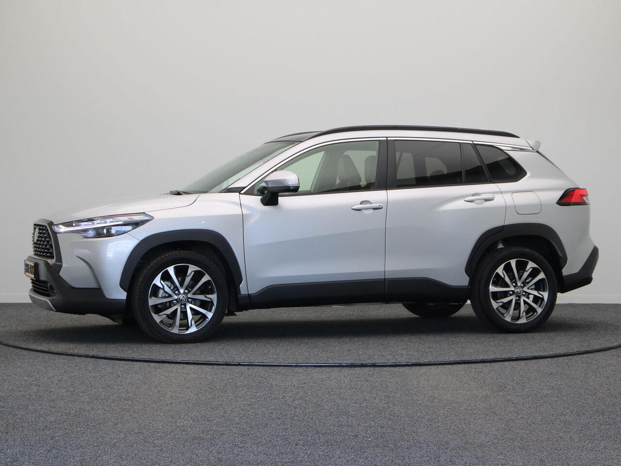 Toyota COROLLA Cross Hybrid 140 Style + Premium Pack II | 10 Jaar Garantie! | Stoelverwarming | Apple Carplay & Android Auto | Panoramadak |