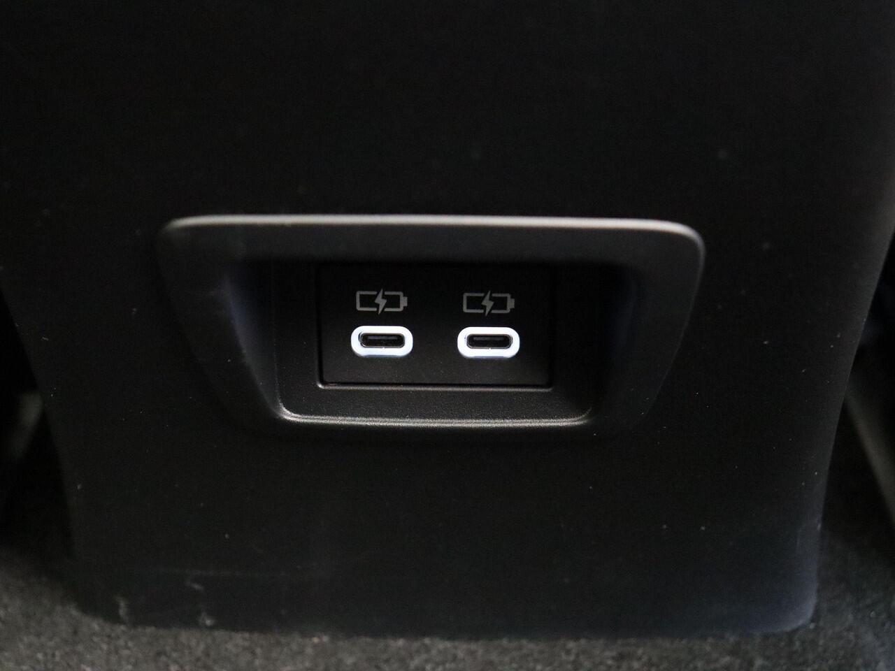 Toyota COROLLA Cross Hybrid 140 Style + Premium Pack II | 10 Jaar Garantie! | Stoelverwarming | Apple Carplay & Android Auto | Panoramadak |