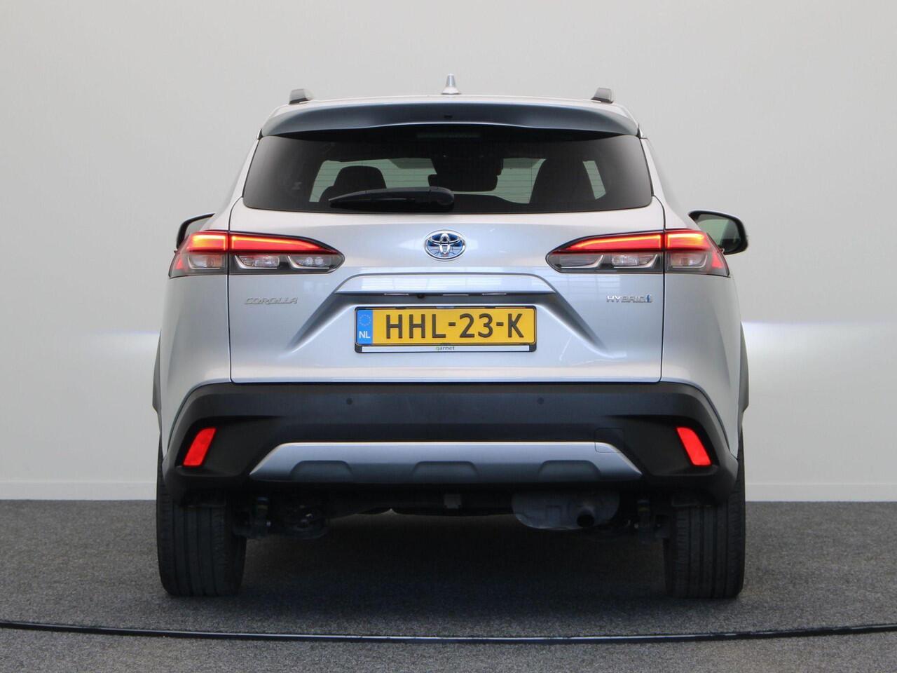 Toyota COROLLA Cross Hybrid 140 Style + Premium Pack II | 10 Jaar Garantie! | Stoelverwarming | Apple Carplay & Android Auto | Panoramadak |