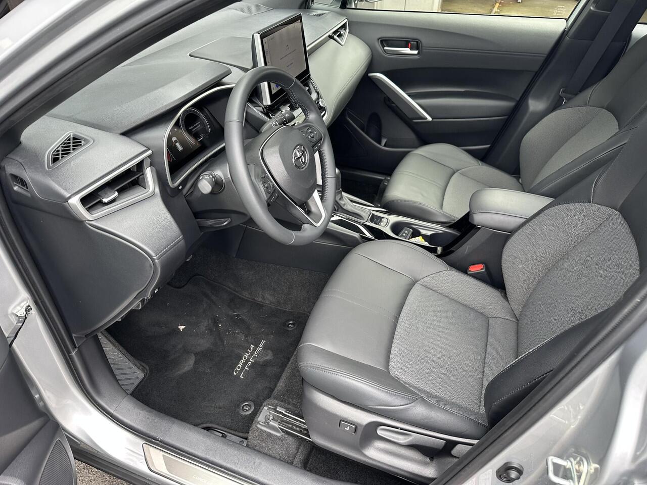 Toyota COROLLA Cross Hybrid 140 1.8 Executive edition All season banden | Panoramadak | Dodehoekdetectie | Parkeersensoren voor + achter | Elektrische achterklep | Led | Navi | Garantie t/m 2034!