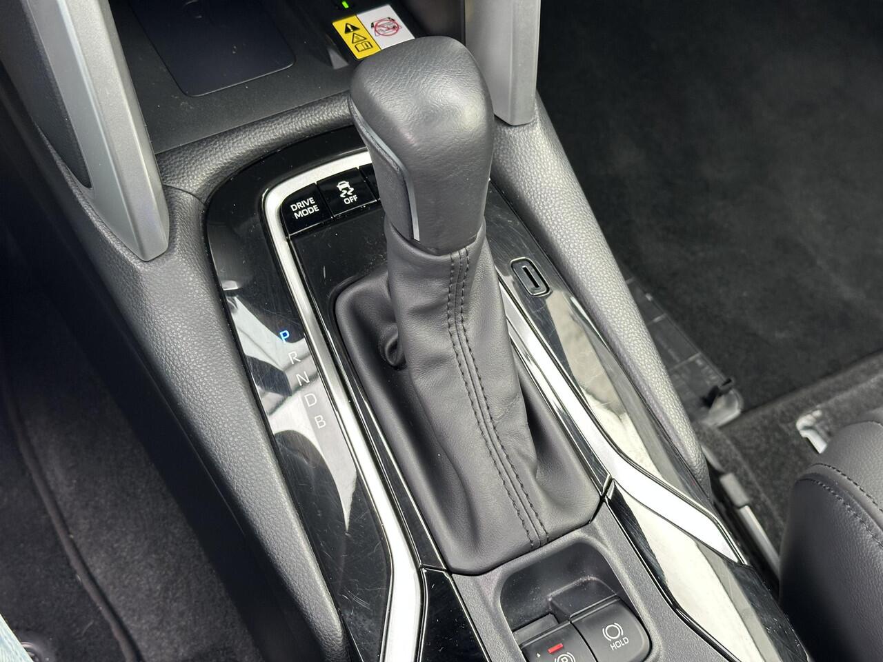 Toyota COROLLA Cross Hybrid 140 1.8 Executive edition All season banden | Panoramadak | Dodehoekdetectie | Parkeersensoren voor + achter | Elektrische achterklep | Led | Navi | Garantie t/m 2034!