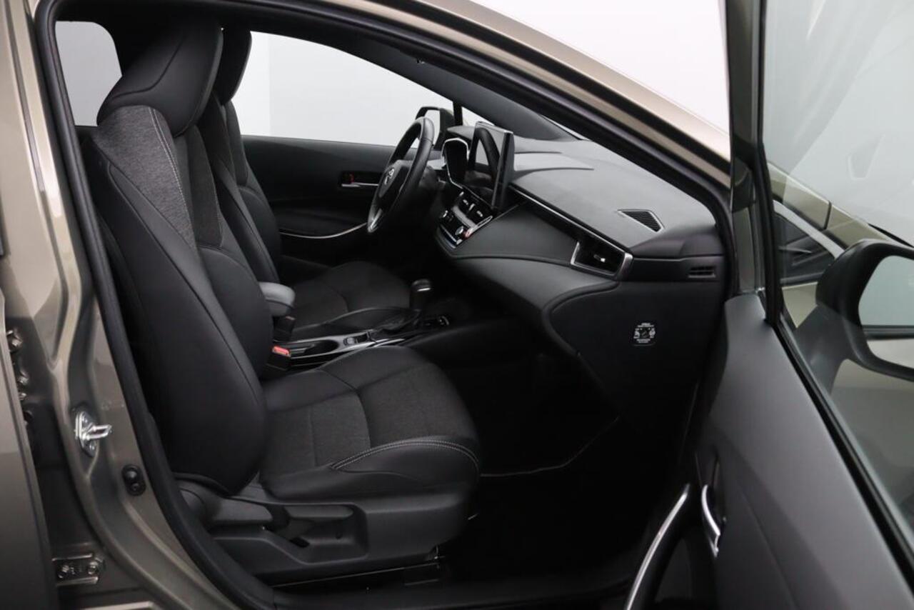 Toyota COROLLA Touring Sports Hybrid 140 Dynamic | Parkeersensoren Rondom | Grootscherm Navigatie | Digital Cockpit | Led Verlichting |
