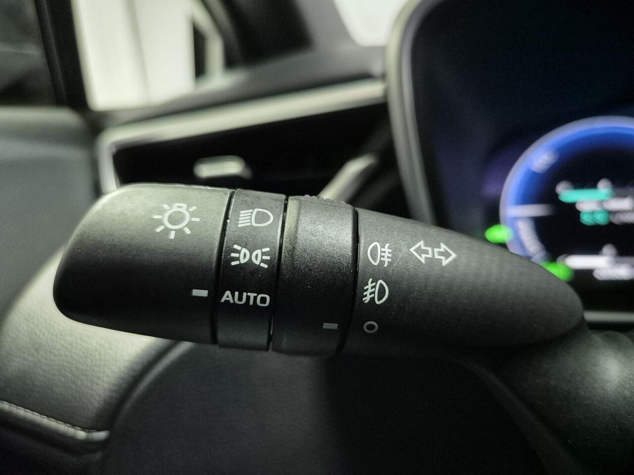 Toyota COROLLA Cross Hybrid 140 Dynamic Adaptieve cruise control, navigatie Apple CarPlay/Android Auto, draadloze telefoonlader, keyless, Elektrische achterklep, All season banden