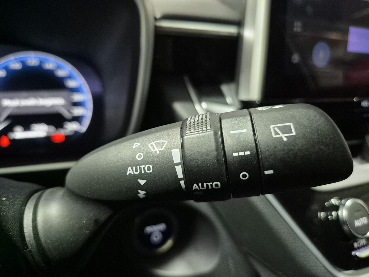 Toyota COROLLA Cross Hybrid 140 Dynamic Adaptieve cruise control, navigatie Apple CarPlay/Android Auto, draadloze telefoonlader, keyless, Elektrische achterklep, All season banden