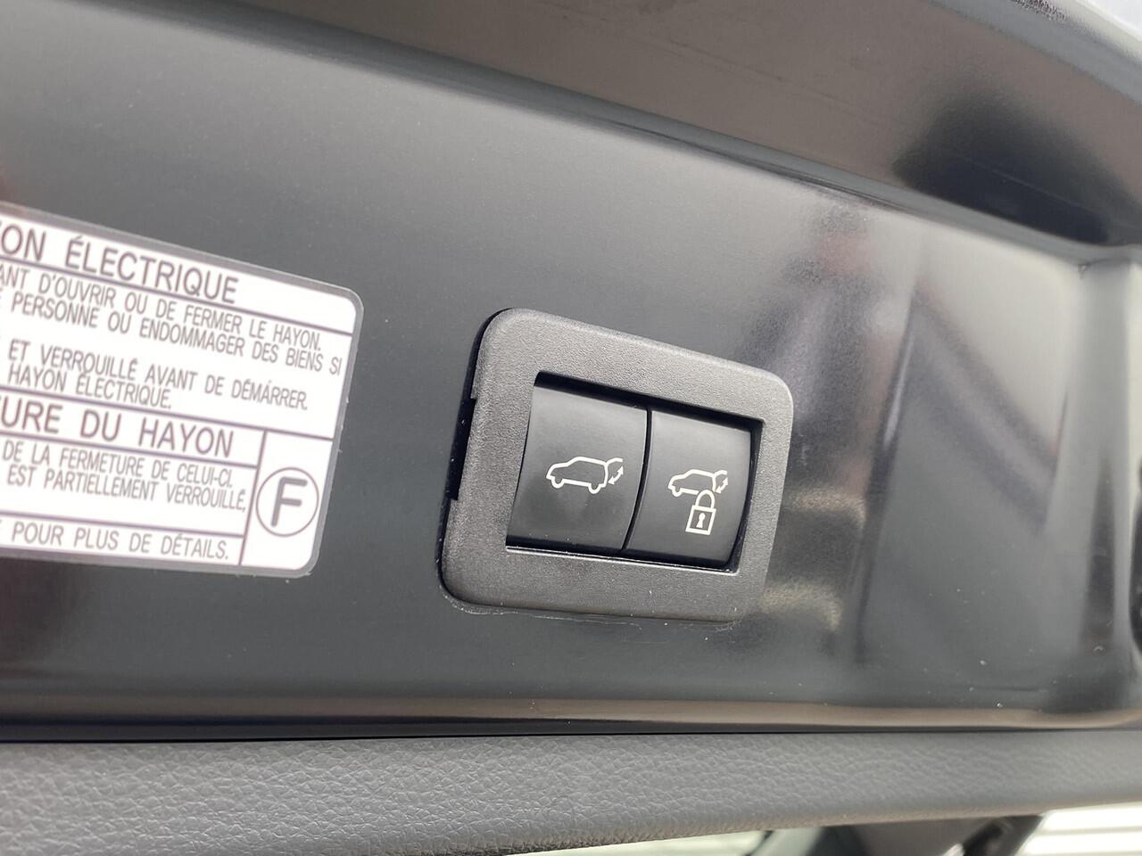 Toyota COROLLA Cross Hybrid 200 Style Panoramadak, stoelverwarming, navigatie Apple CarPlay/Android Auto, dodehoekdetectie, adaptieve cruise control,