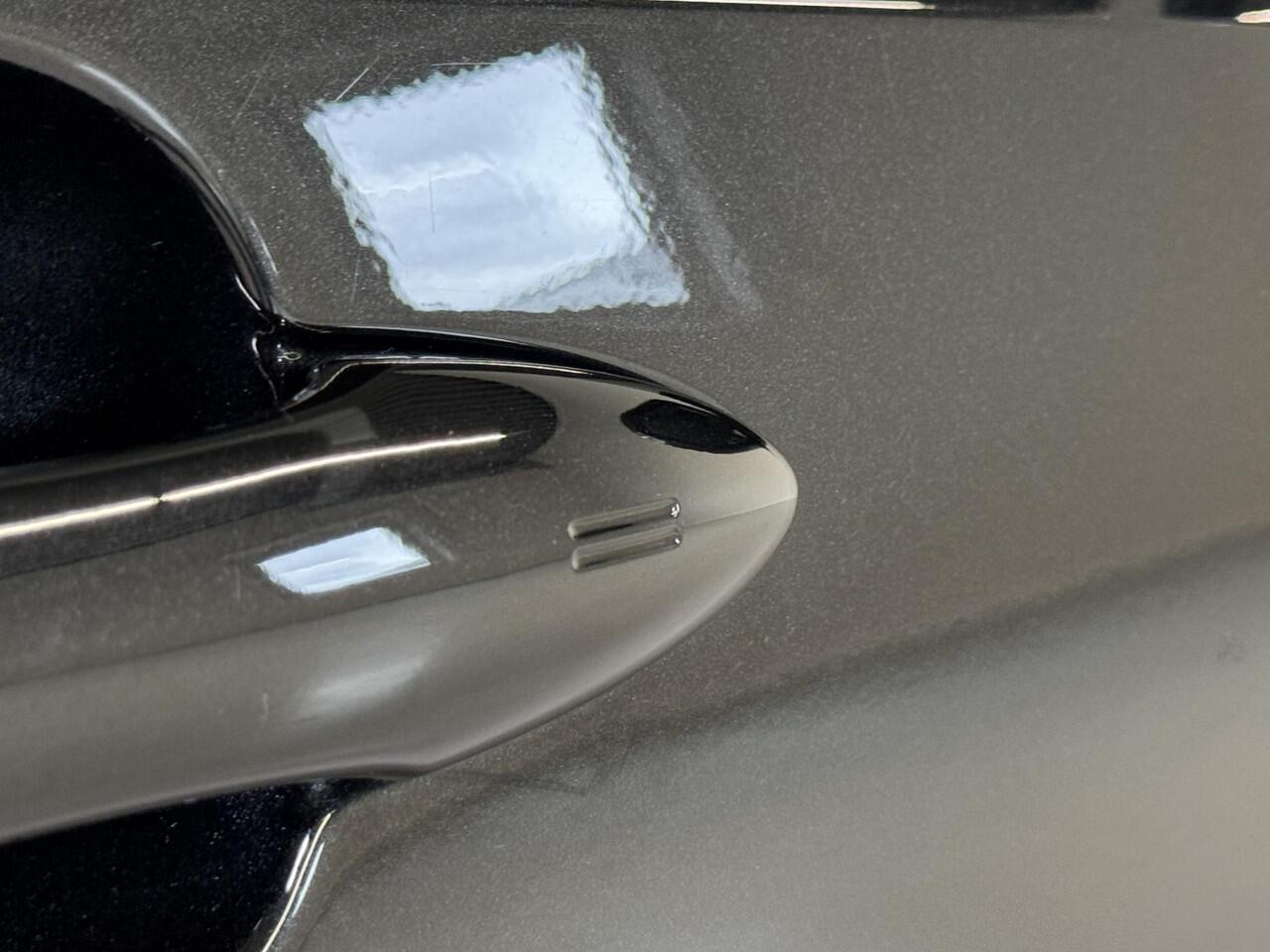 Toyota COROLLA 1.8 Hybrid First Edition | half-leder | Stoelverw. | Qi-lader | Keyless | Full-LED |