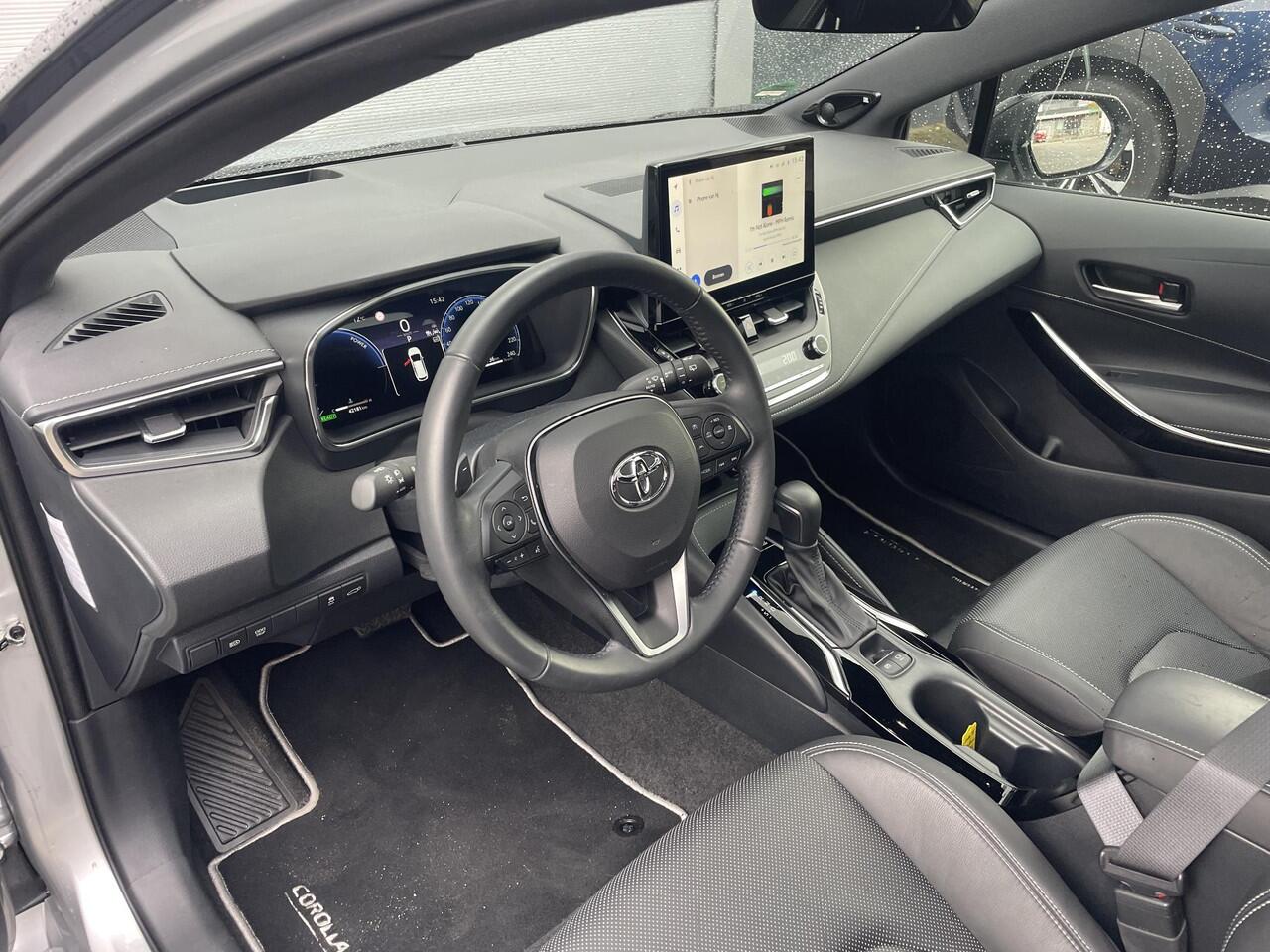 Toyota COROLLA Touring Sports Hybrid 200 Premium | Panoramadak | Trekhaak | All-season banden Allerduurste type