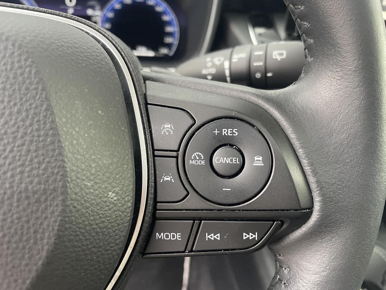 Toyota COROLLA Touring Sports Hybrid 200 Premium | Panoramadak | Trekhaak | All-season banden Allerduurste type