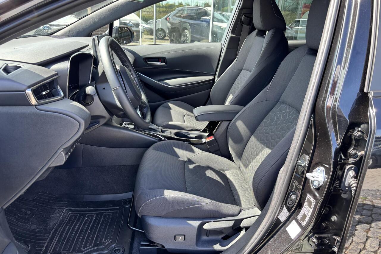 Toyota COROLLA Touring Sports Hybrid Business Parkeersensoren, Stoelverwarming, Apple carplay, Android auto, BSM, NAVI.