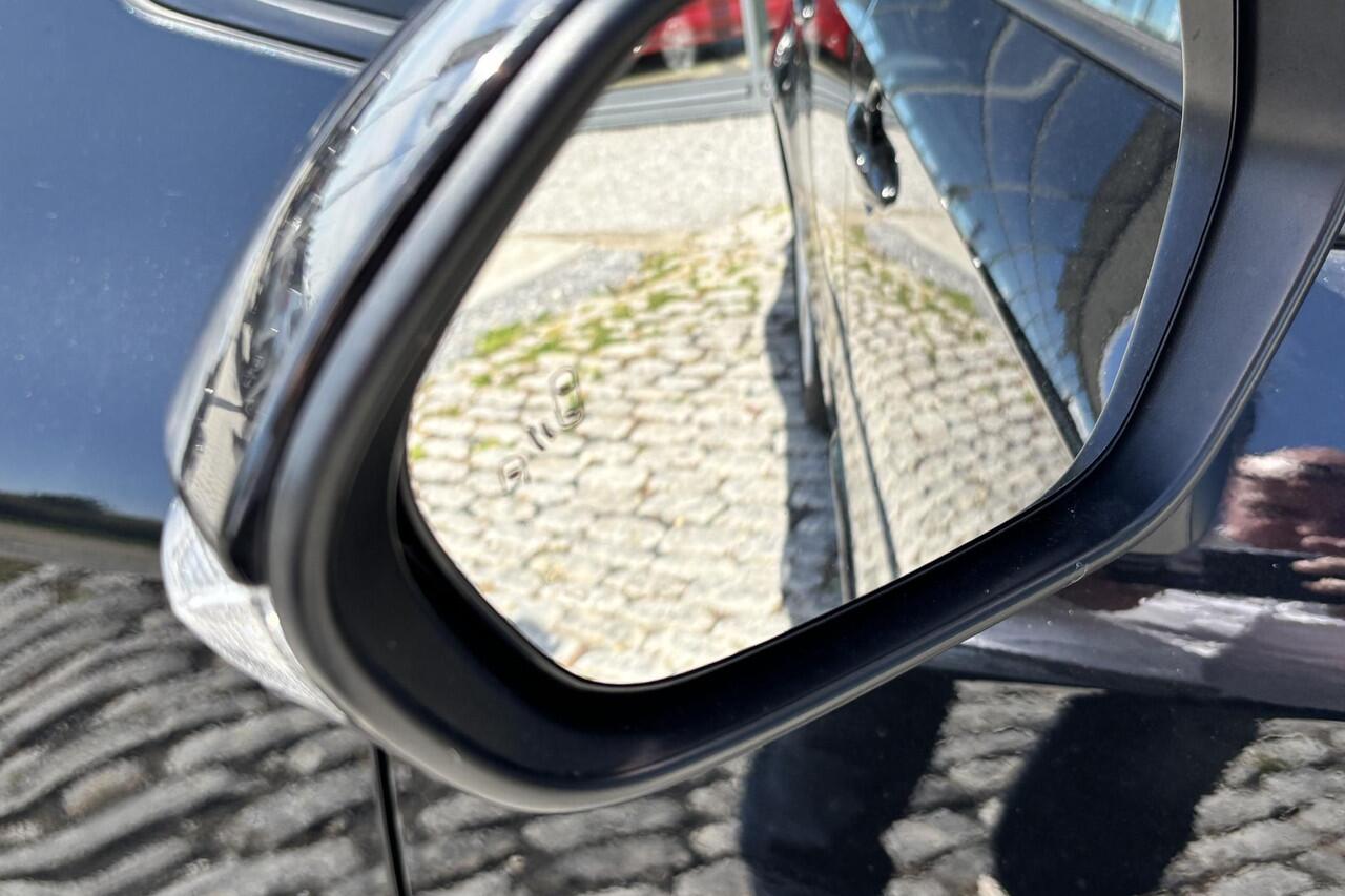 Toyota COROLLA Touring Sports Hybrid Business Parkeersensoren, Stoelverwarming, Apple carplay, Android auto, BSM, NAVI.