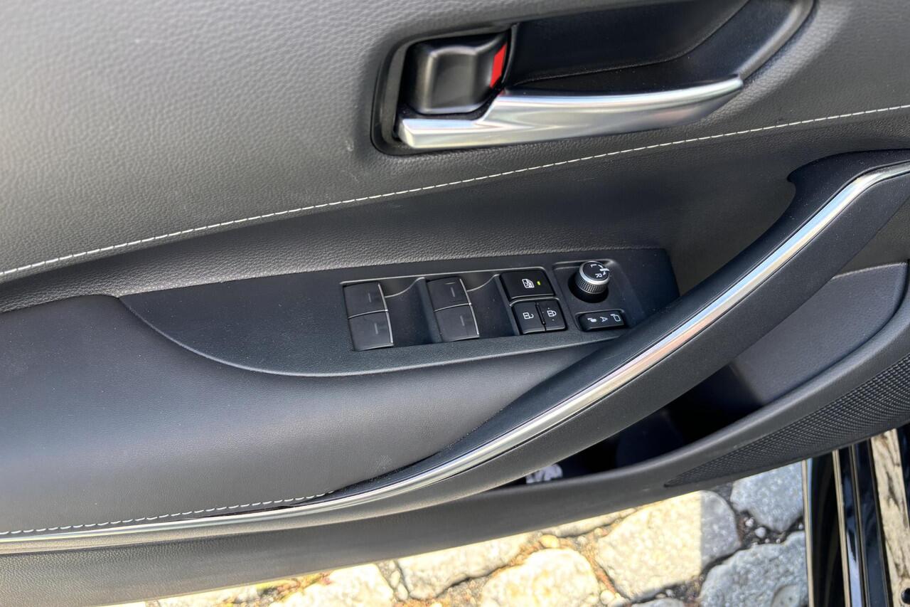 Toyota COROLLA Touring Sports Hybrid Business Parkeersensoren, Stoelverwarming, Apple carplay, Android auto, BSM, NAVI.