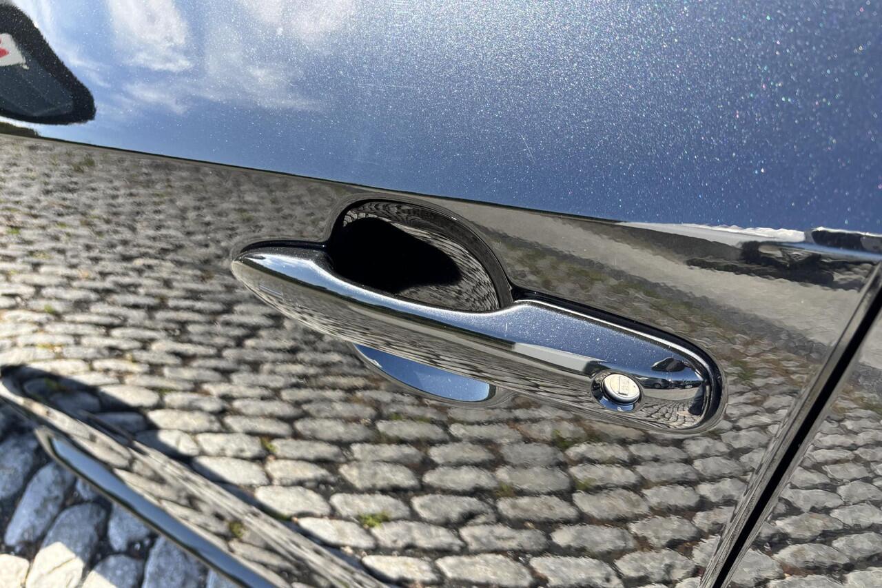 Toyota COROLLA Touring Sports Hybrid Business Parkeersensoren, Stoelverwarming, Apple carplay, Android auto, BSM, NAVI.