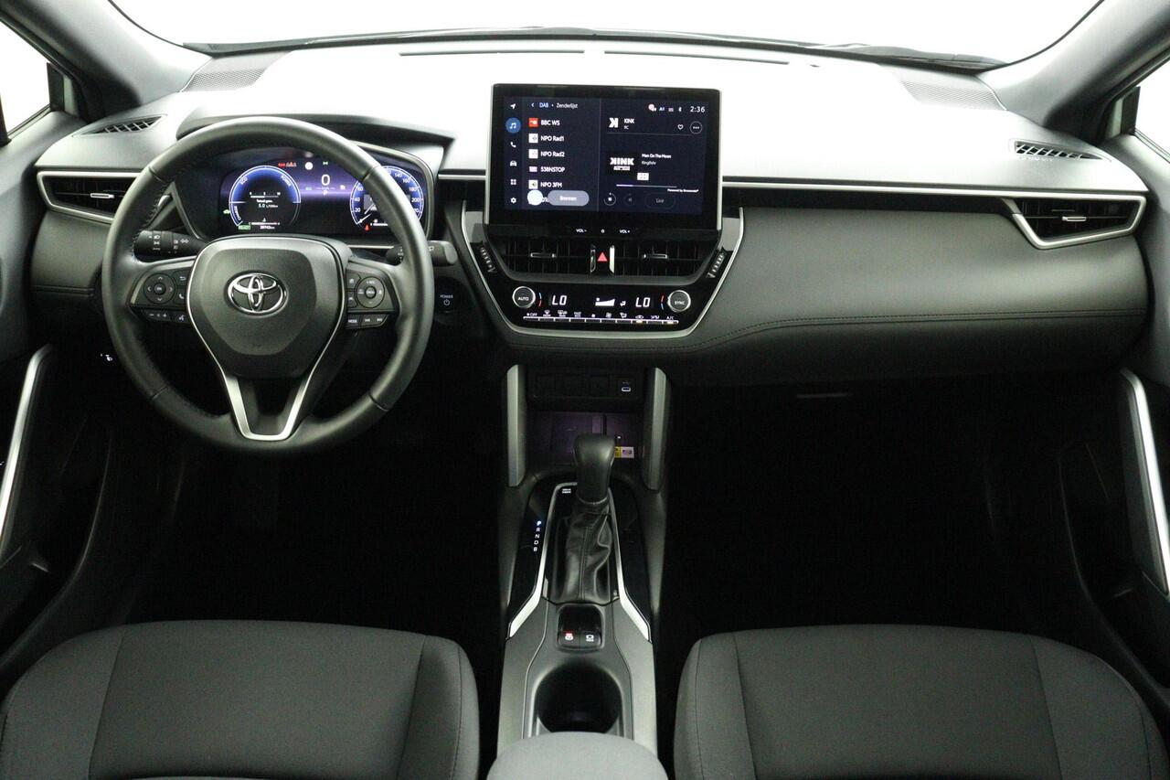 Toyota COROLLA Cross Hybrid 140 Dynamic | Trekhaak | all seasons banden | Apple Carplay/Android Auto | Navigatie |