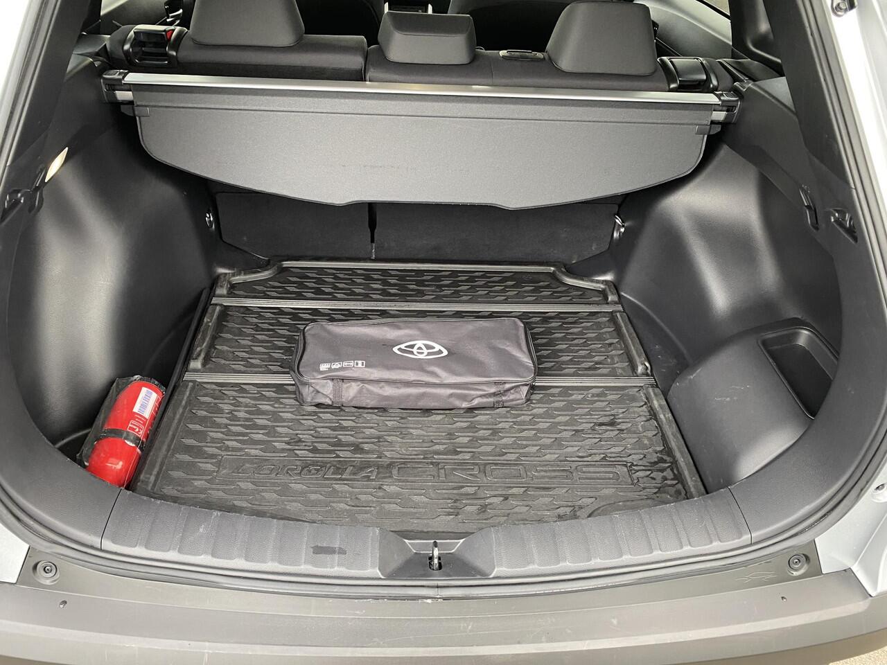 Toyota COROLLA Cross Hybrid 200 Dynamic Navigatie Apple CarPlay/Android Auto, keyless, achteruitrij camera, draadloos telefoonlader, adaptieve cruise control