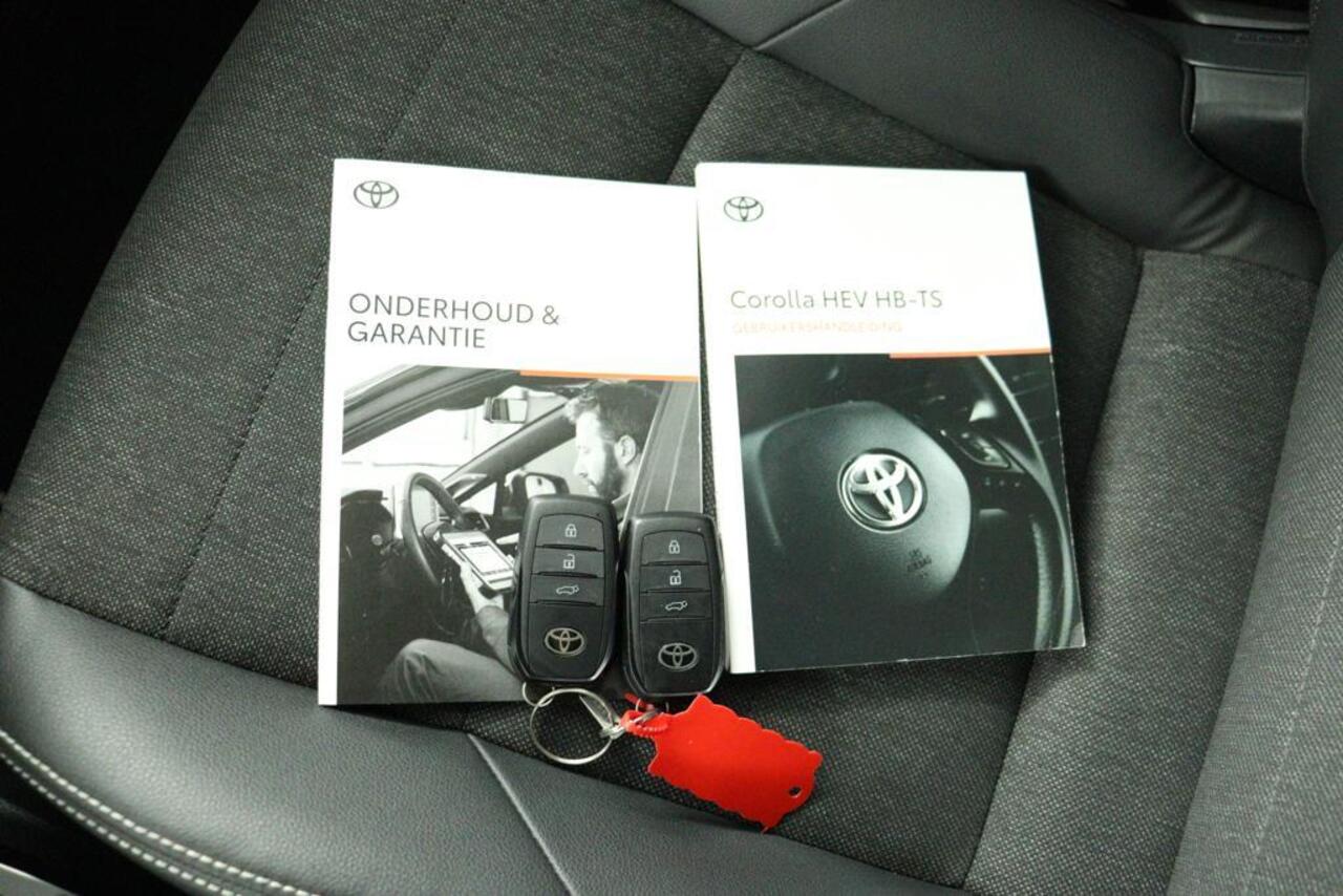 Toyota COROLLA Touring Sports Hybrid 140 Dynamic | Apple Carplay/Android Auto | Parkeersensoren | Stoelverwarming | Elektrische Achterklep | Navigatie |