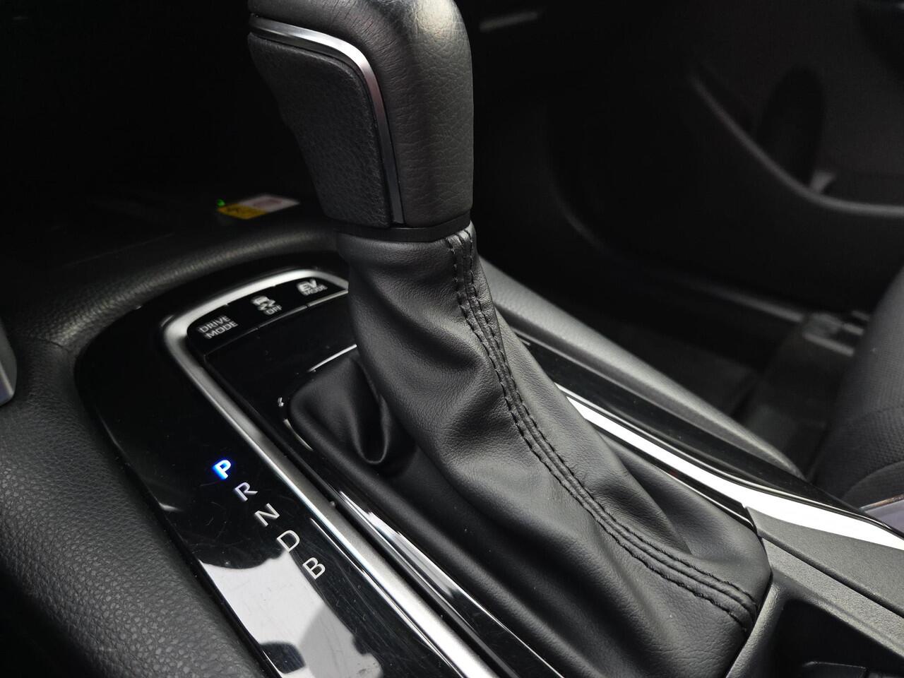 Toyota COROLLA Cross Hybrid 200 Style | Apple CarPlay | Elektr. Klep | Blindspot | Rijklaarprijs incl. garantie |