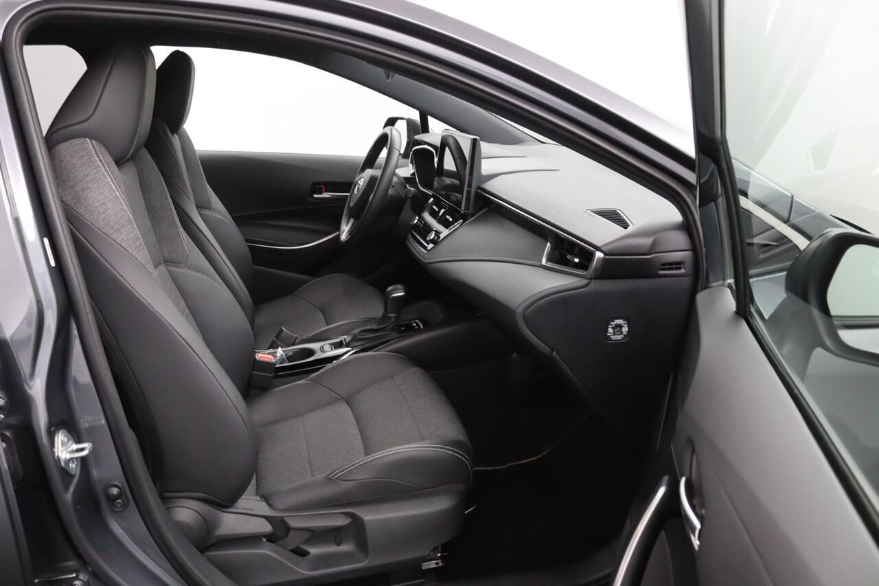 Toyota COROLLA Touring Sports Hybrid 140 Dynamic | Apple Carplay/Android Auto | Parkeersensoren Rondom | Stoelverwarming | Elektrisch bedienbare achterklep |