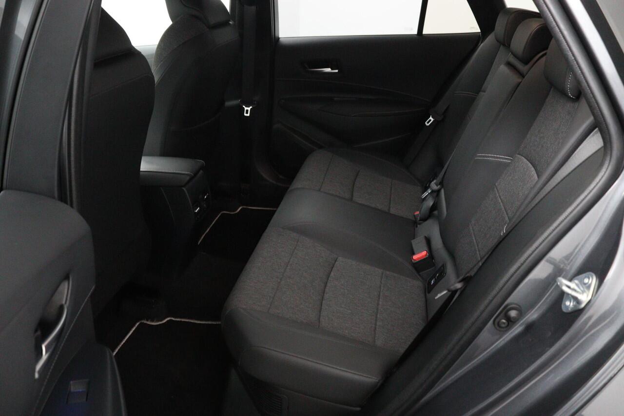 Toyota COROLLA Touring Sports Hybrid 140 Dynamic | Apple Carplay/Android Auto | Parkeersensoren Rondom | Stoelverwarming | Elektrisch bedienbare achterklep |