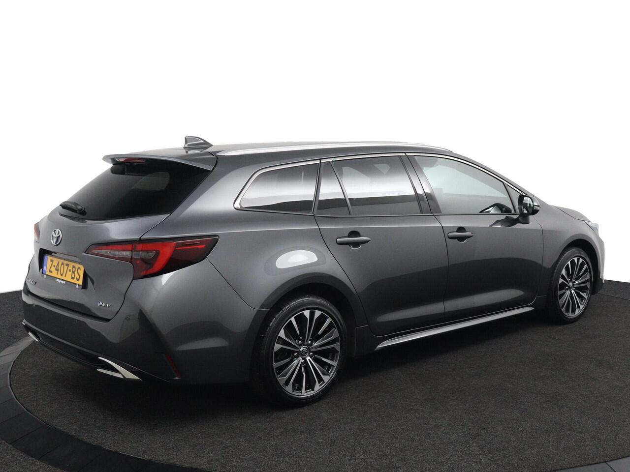 Toyota COROLLA Touring Sports Hybrid 140 Dynamic | Apple Carplay/Android Auto | Parkeersensoren Rondom | Stoelverwarming | Elektrisch bedienbare achterklep |