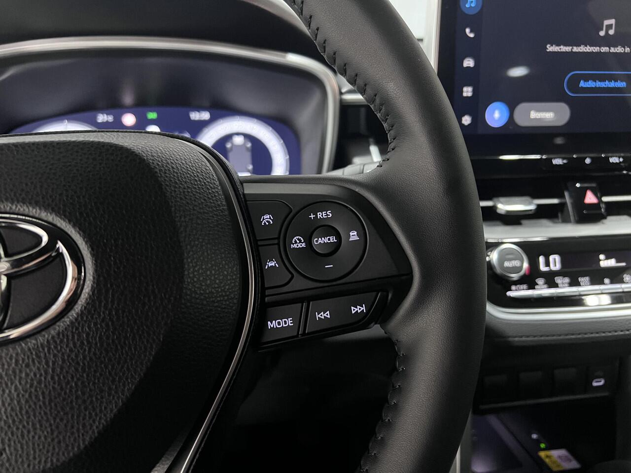 Toyota COROLLA Cross Hybrid 140 Dynamic Adaptieve cruise control, navigatie Apple CarPlay/Android Auto, draadloze telefoonlader, keyless, Elektrische achterklep