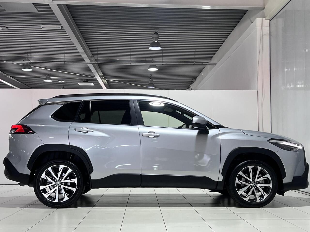 Toyota COROLLA Cross Hybrid 140 Dynamic Adaptieve cruise control, navigatie Apple CarPlay/Android Auto, draadloze telefoonlader, keyless, Elektrische achterklep