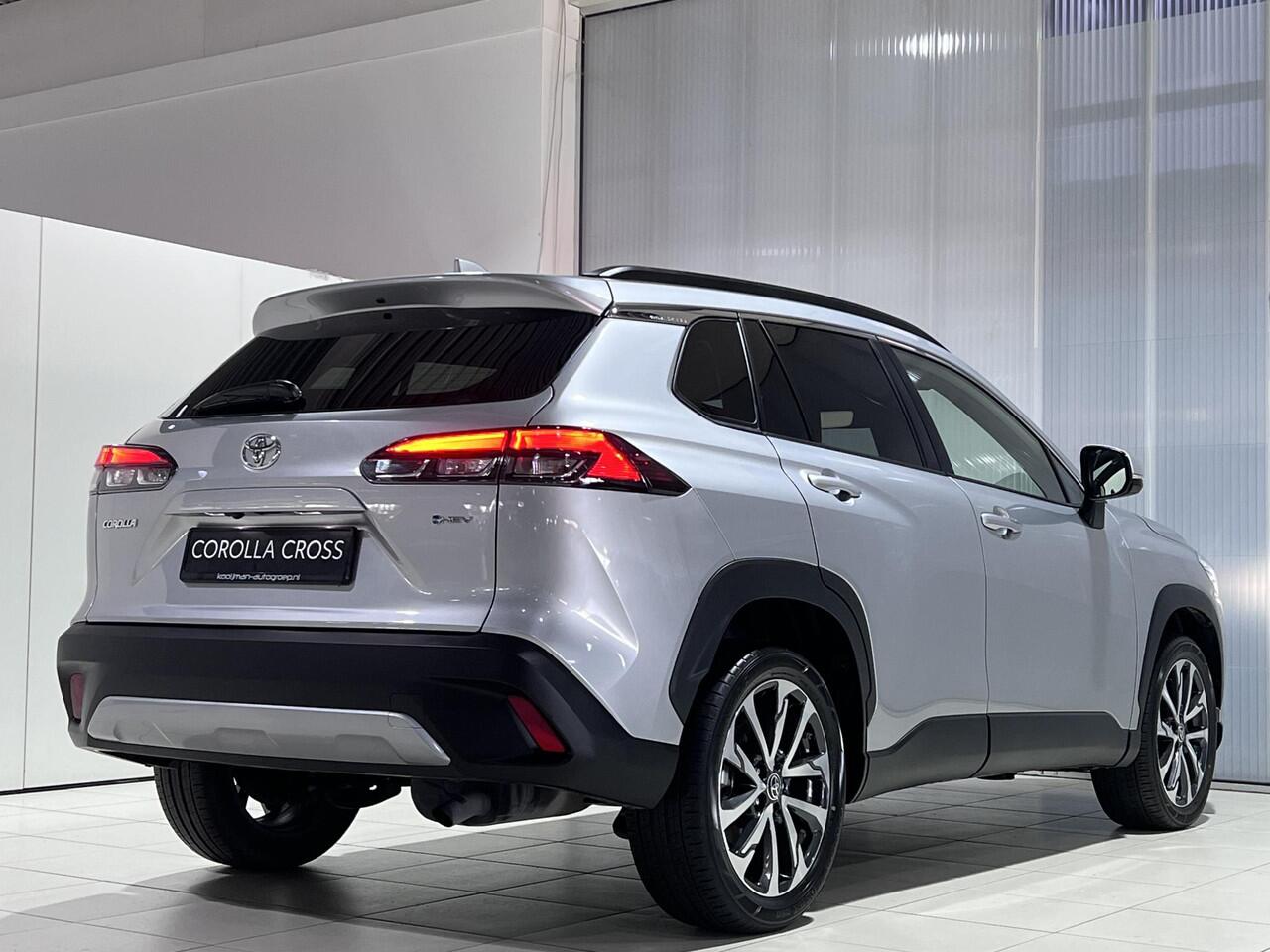 Toyota COROLLA Cross Hybrid 140 Dynamic Adaptieve cruise control, navigatie Apple CarPlay/Android Auto, draadloze telefoonlader, keyless, Elektrische achterklep