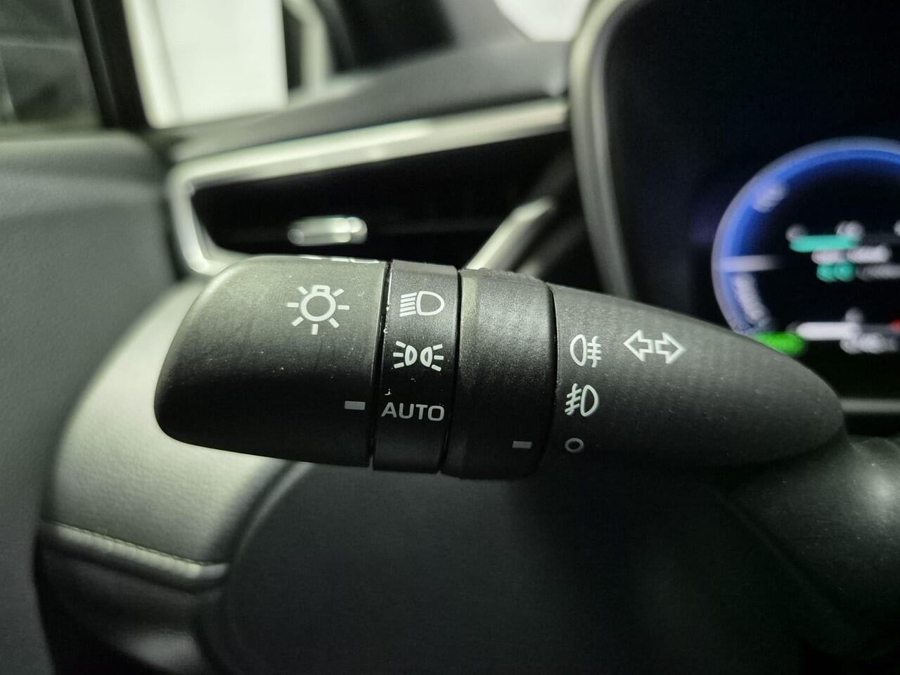 Toyota COROLLA Cross Hybrid 200 Dynamic Adaptieve cruise control, navigatie Apple CarPlay/Android Auto, draadloze telefoonlader, keyless, Elektrische achterklep