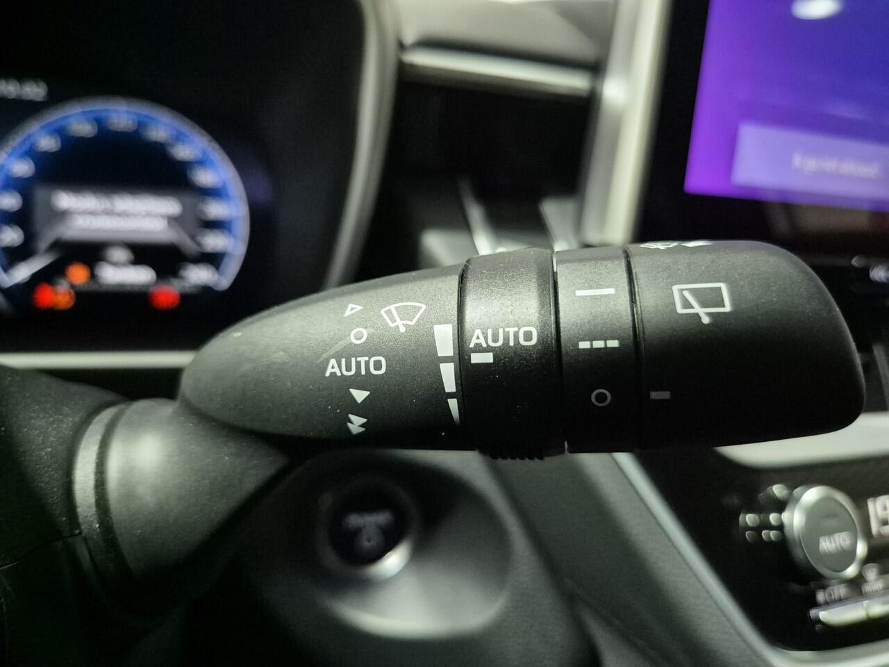 Toyota COROLLA Cross Hybrid 200 Dynamic Adaptieve cruise control, navigatie Apple CarPlay/Android Auto, draadloze telefoonlader, keyless, Elektrische achterklep