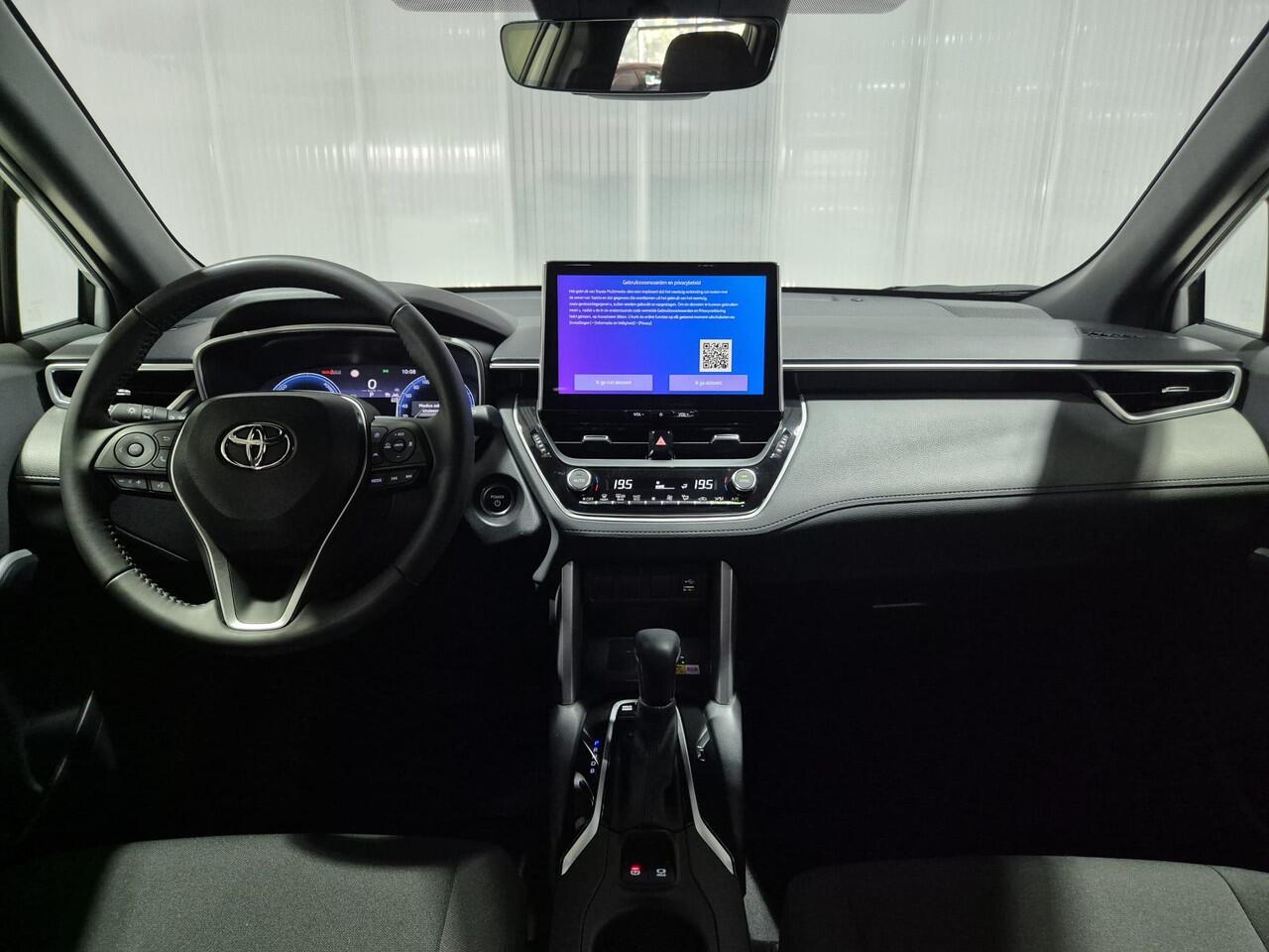 Toyota COROLLA Cross Hybrid 200 Dynamic Adaptieve cruise control, navigatie Apple CarPlay/Android Auto, draadloze telefoonlader, keyless, Elektrische achterklep