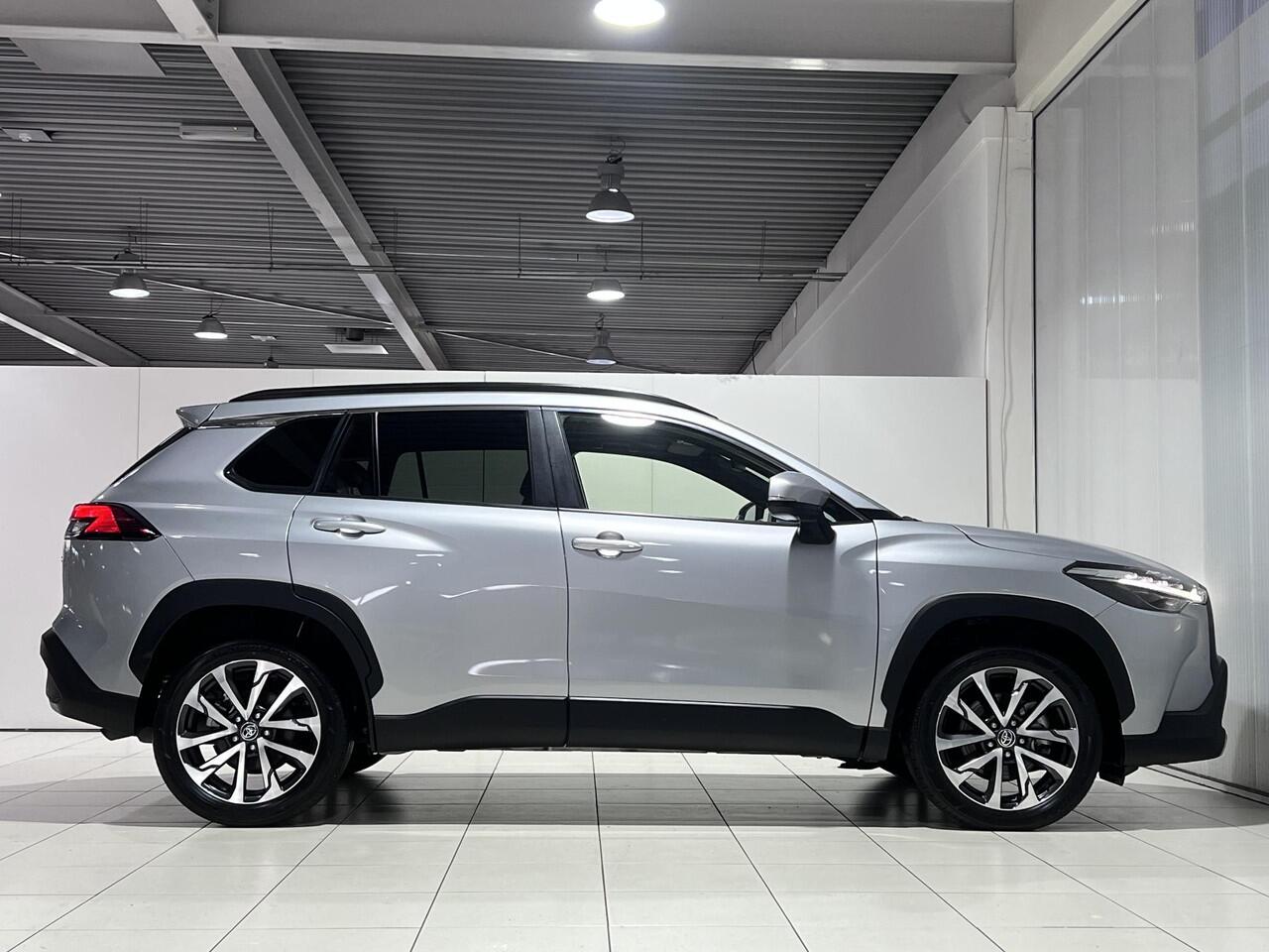 Toyota COROLLA Cross Hybrid 140 Executive Edition Panoramadak, Dodehoekdetectie, Parkeersensoren voor + achter, Elektrische achterklep, Led, Navi, Garantie t/m 2034!